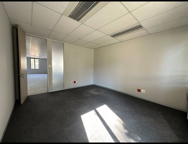 557M² OFFICE TO LET IN SANDOWN